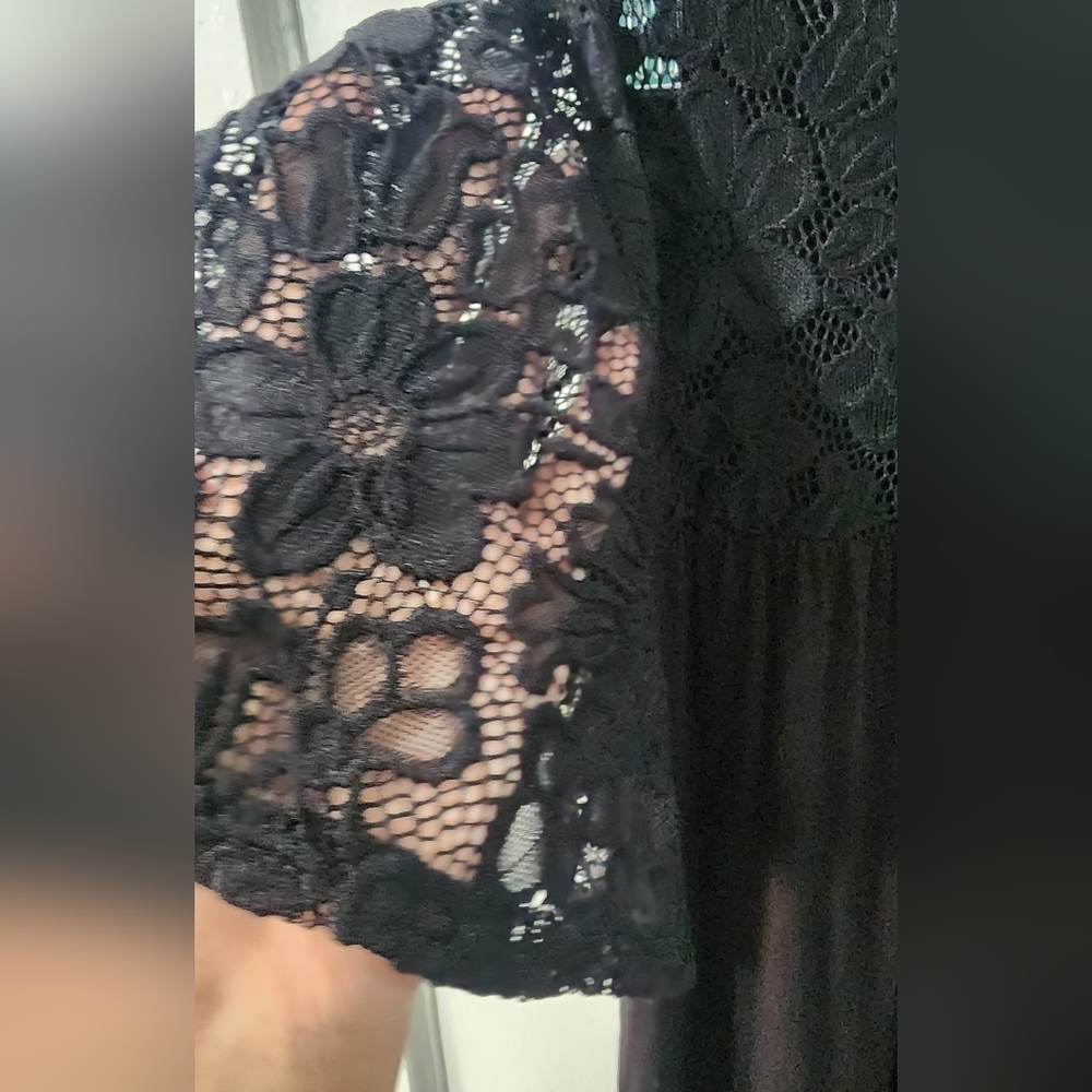 Kim & Cami Black Lace Blouse - Picture 2 of 6